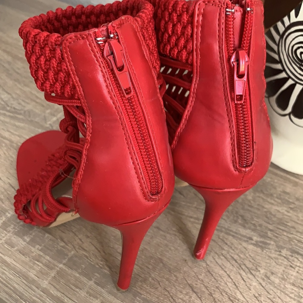 Red strap heels - Picture 4 of 8